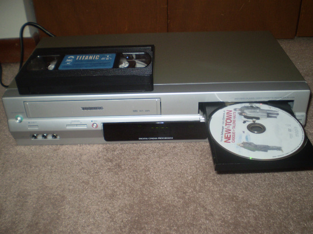 TOSHIBA STEREO VCR/VHS and DVD/CD COMBO PLAYER SD-V394 in Video & TV Accessories in Thunder Bay