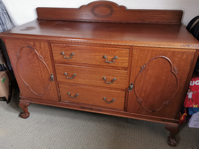Antique Claw Foot Buffet/Dresser in Hutches & Display Cabinets in Barrie