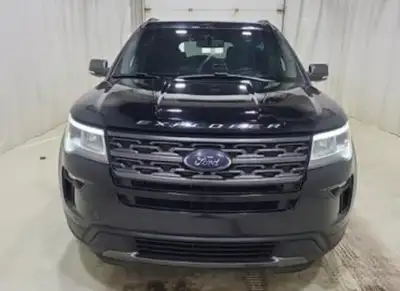 Super clean 2019 Ford Explorer XLT, clean carFax, 2.3 L turbo engine, AWD, panoramic sunroof, 7seats...