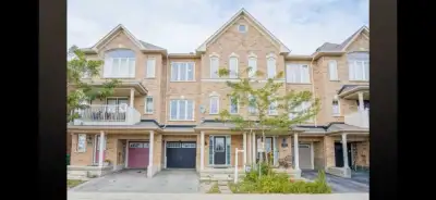 4 bedroom townhouse with 3.5 washrooms