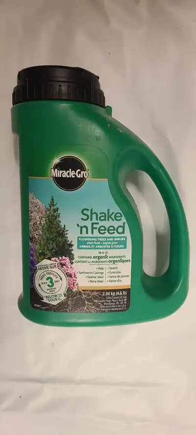 Miracle-Gro Shake and Feed, View more