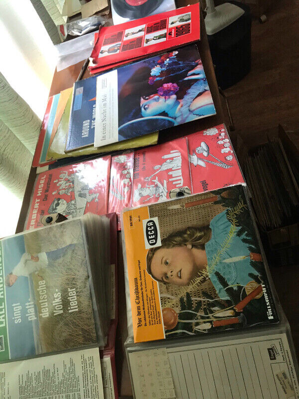 DIFFERENT KINDS OF VINTAGE RECORDS in Arts & Collectibles in Owen Sound
