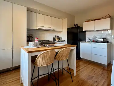 • Haut de duplex lumineux • Sur la rue Péloquin près de la promenade Fleury et du parc Ahuntsic • Id...