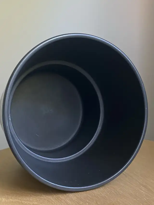 Ceramic Planter Pot 7 inch in Plants, Fertilizer & Soil in Hamilton - Image 3