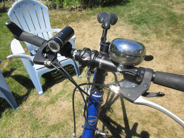 Giant Race Bike in Road in North Shore - Image 2