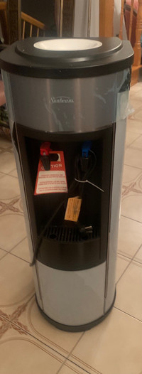 WATER DISPENSER-DISTRIBUTEUR D’EAU 