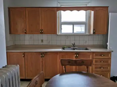 Newly renovated bungalow with a spacious room for rent on 22nd Street just north of Humber College (...