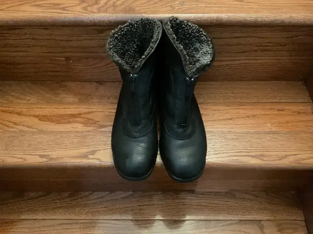 Made in Canada Winter Boots Women’s Size 10 in Women's - Shoes in Edmonton - Image 5
