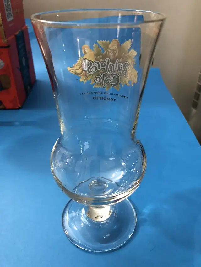 Rainforest Cafe Toronto collectible hurricane Glass$18 in Arts & Collectibles in Markham / York Region - Image 5
