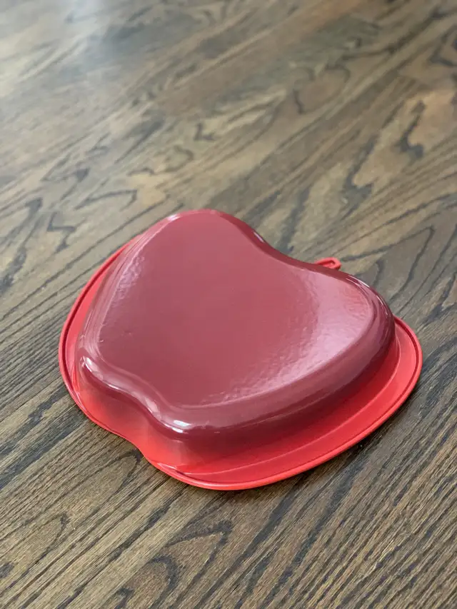 Like New Le Creuset Cerise Red Cast Iron Apple Dish in Kitchen & Dining Wares in City of Toronto - Image 3