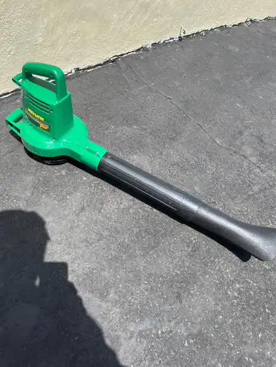 Deux souffleurs:un avec sac, l’autre souffleur seul prix variés., View more