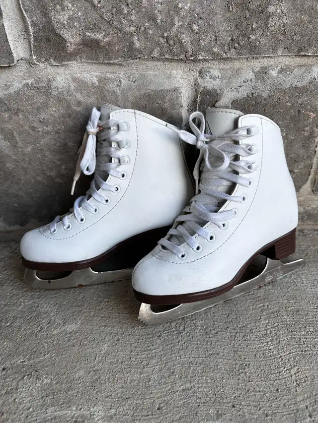 Glacier Jackson Children’s Figure Skates - Size 11 in Skates & Blades in Kitchener / Waterloo - Image 3