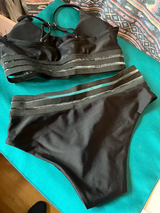Black Two Piece Swimsuit, size Small63660926923777120