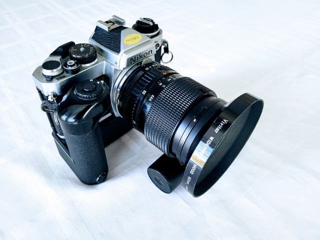 Nikon FE with MD-11 motor drive & Tamron 28-70 lens in Cameras & Camcorders in Markham / York Region - Image 2