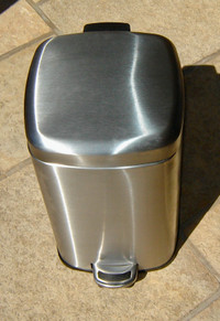 Stainless Steel Touchless Soft Step Pedal Trash Can 12 L/3.2 Gal