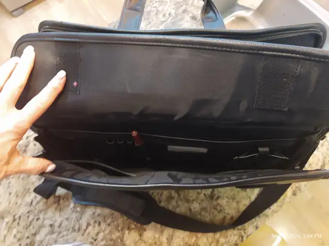 Dell Premier Briefcase - Laptop Case in Laptop Accessories in Ottawa - Image 6