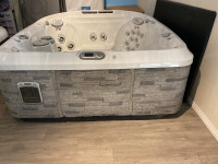 Jacuzzi J480 - in amazing condition Includes warranty and delove