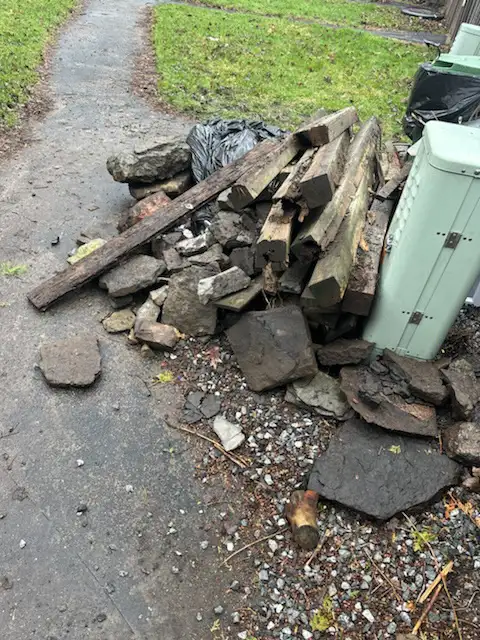 Ramassage des déchets et démolition de terrasse/hangar, in Other in Gatineau - Image 4