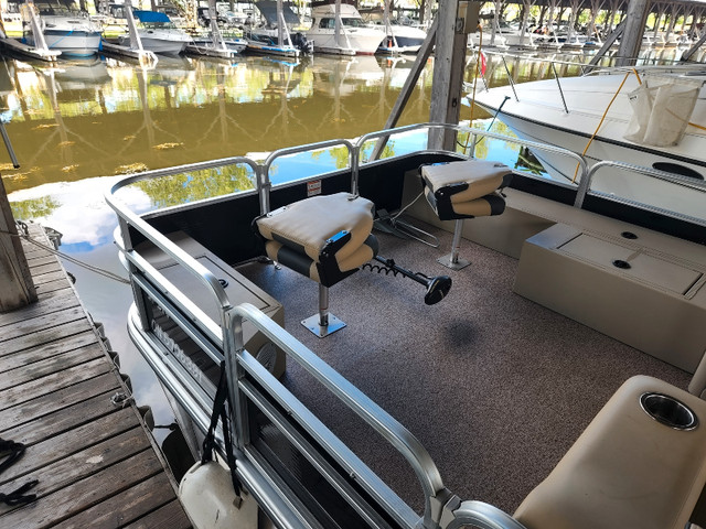 2017 Lowe Pontoon in Powerboats & Motorboats in Markham / York Region - Image 3