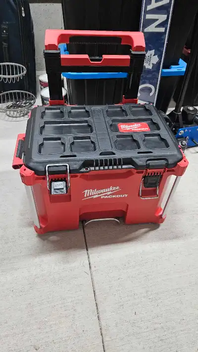 Milwaukee Packout 22 in. Rolling Modular Tool Box 48-22-8426 Not used Brand New Hasn't seen a single...