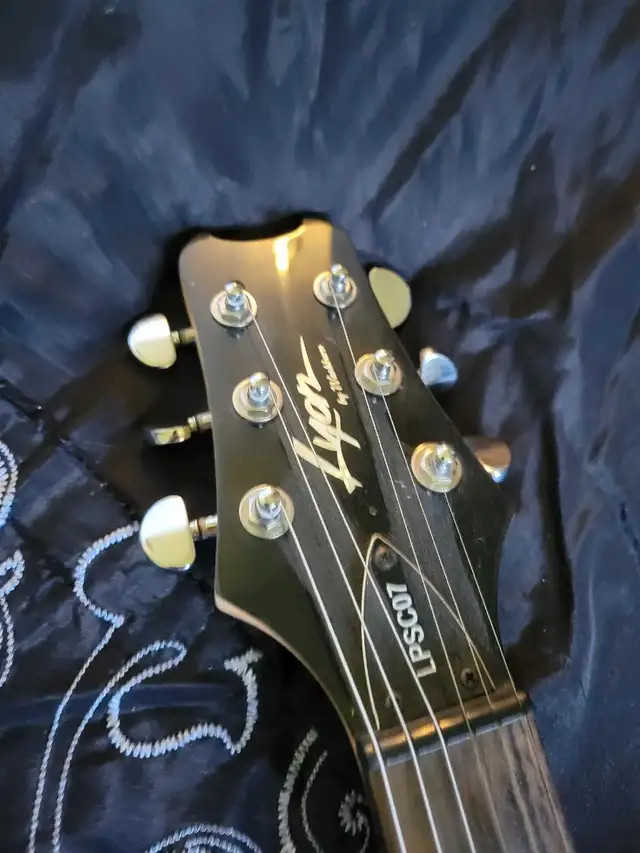 Lyon Washburn Guitar (Paul Stanley edition) in Guitars in Victoria - Image 3