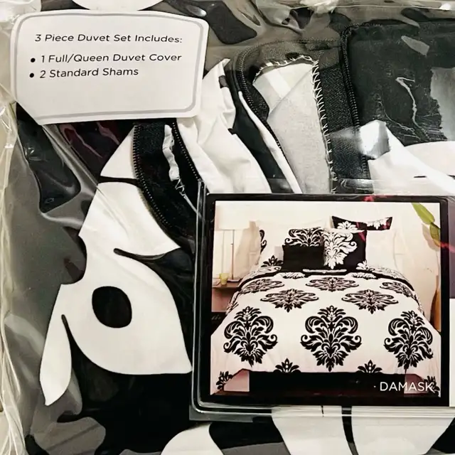 Queen Duvet Set in Bedding in London - Image 3