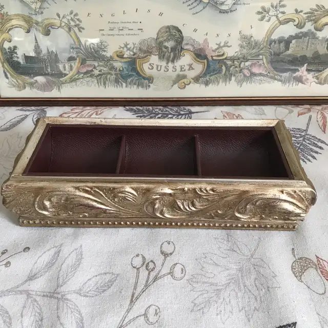 Vintage Hollywood Regency Old World Organizer Box / Wall Shelf in Home Décor & Accents in Ottawa - Image 4