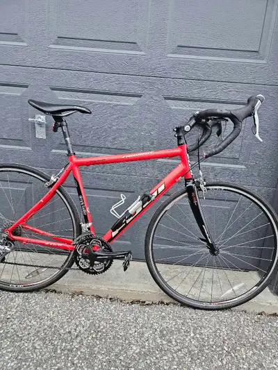 Fuji Newest 1.0 road bike , View more