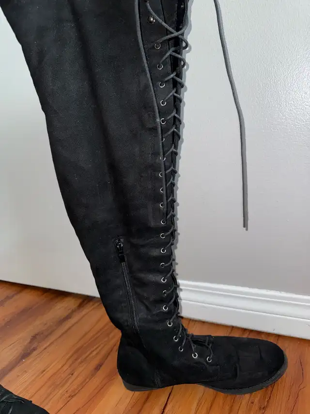 Women’s Boots in Women's - Shoes in Calgary - Image 5