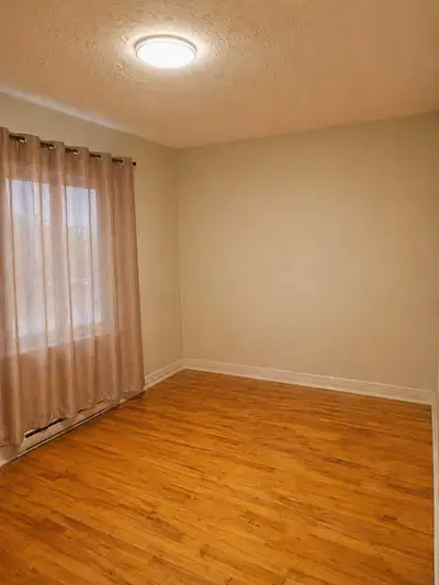 3 1/2 à louer – LaSalle | 1260$/mois Beau 3 1/2 situé à l’étage dans un secteur tranquille de LaSall...
