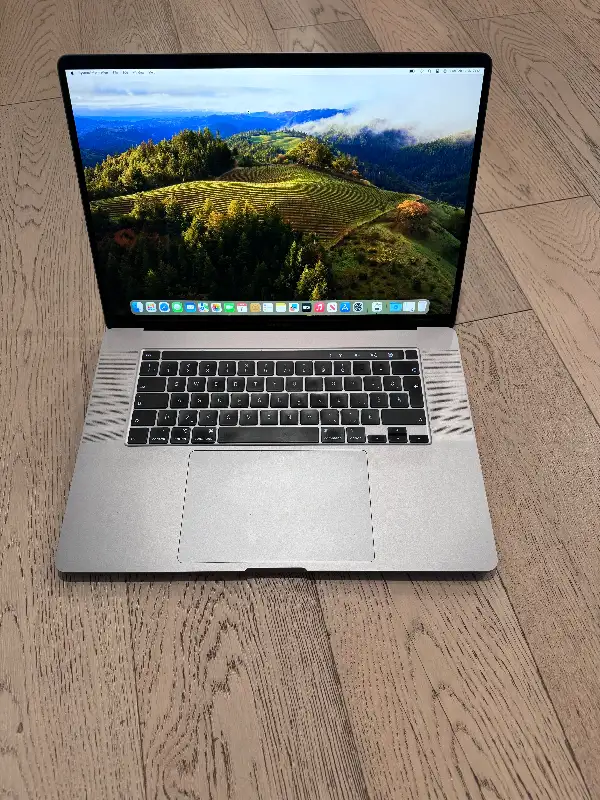 APPLE MACBOOK PRO 2019 2.4 GHZ 64GB 4TB (TOP MACBOOK  A BEAST!) in Laptops in Laval / North Shore - Image 2
