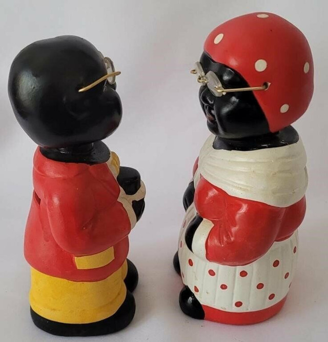 TWO VINTAGE PAINTED BOBBLE HEAD POTTERY COIN BANKS in Arts & Collectibles in Mississauga / Peel Region - Image 4