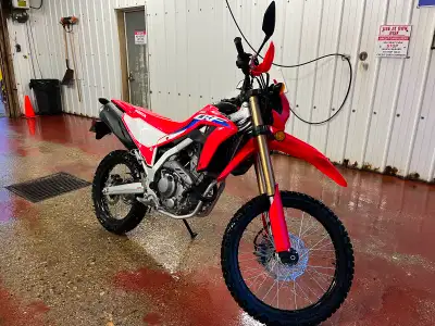 Smooth running Honda! Take it anywhere, grid, dirt road or highway!