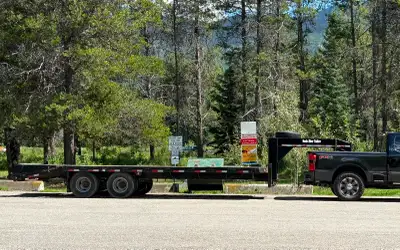 Heavy-duty 2007 Snake River 24’ gooseneck equipment trailer in above-average condition for its age....