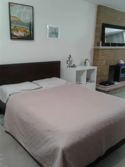 Fully self-contained unit available for the summer semester, located just meters from the University...