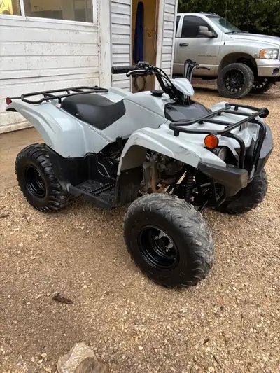 90cc Yamaha Grizzly Perfect quad for kids & young teens. Ownership and owners manual in hand. Cleane...