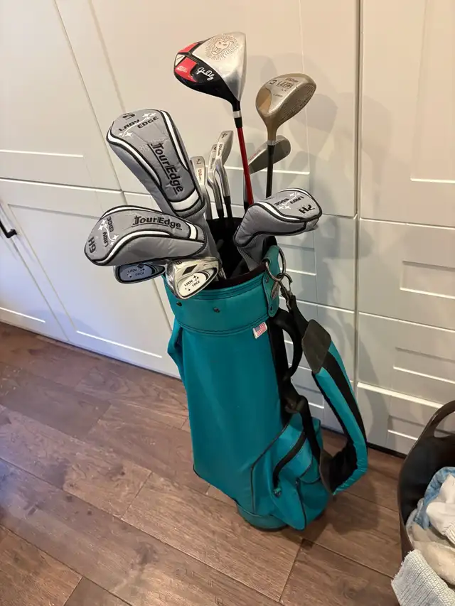 women’s right handed golf clubs and bag  in Golf in Guelph - Image 6