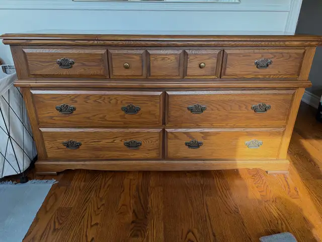 bedroom set in Dressers & Wardrobes in City of Toronto - Image 3