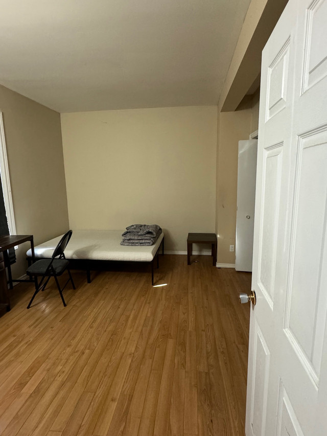 ROOM FOR RENT(SPACIOUS) in Room Rentals & Roommates in Thunder Bay