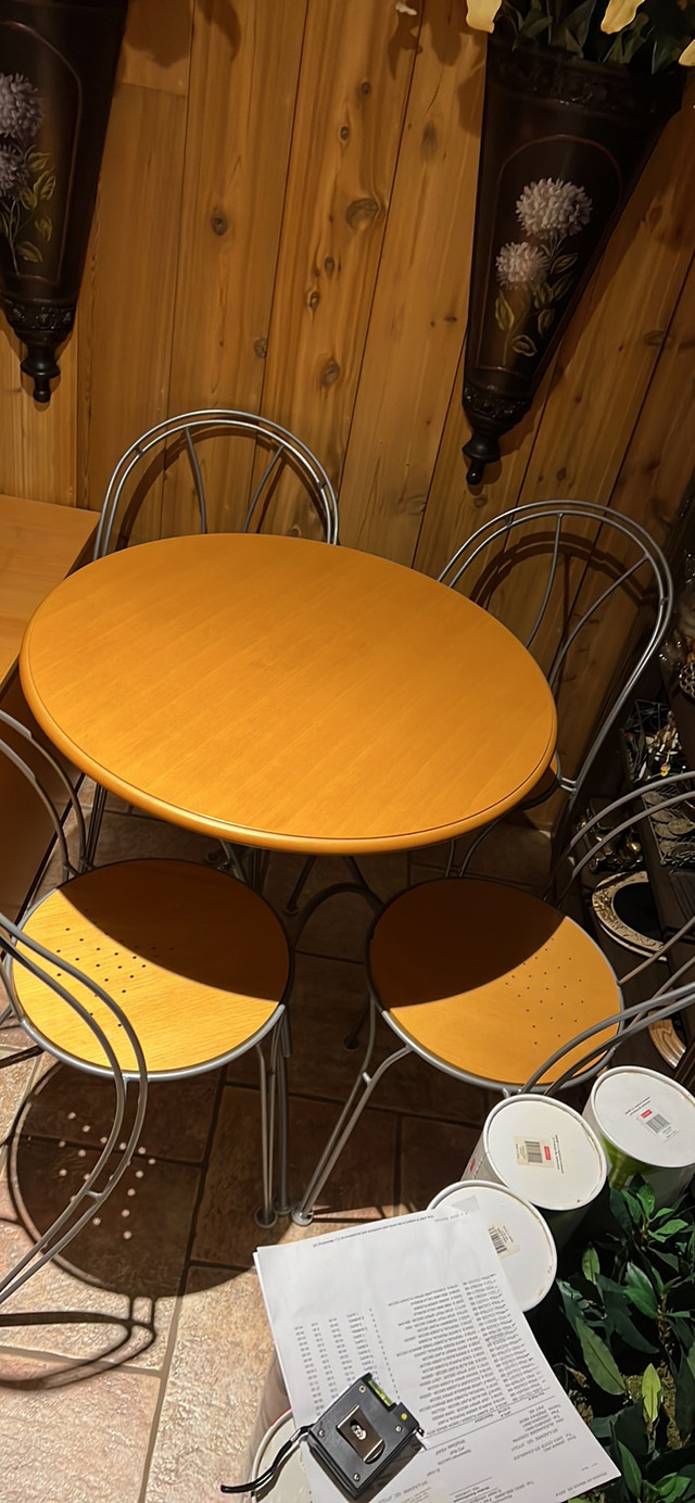 Ensemble de table pliante chaises&filière  dans Autres tables  à Ouest de l’Île