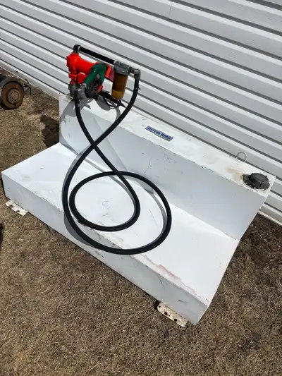 Better built 420 litre L shaped slip tank No leaks 20 GPM Fill-rite pump with filter 20 foot power c...