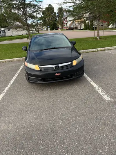 Honda Civic EX 2012 automatique en excellente condition. Points forts : Édition EX : Sièges en cuir...