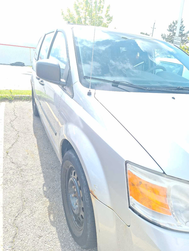 dodge grand caravan  in Cars & Trucks in Markham / York Region - Image 2