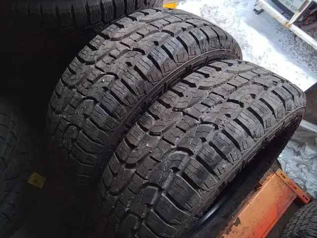 paire ou trio pneus hiver pick up 16 17 18 pouces  bien in Tires & Rims in Québec City - Image 6