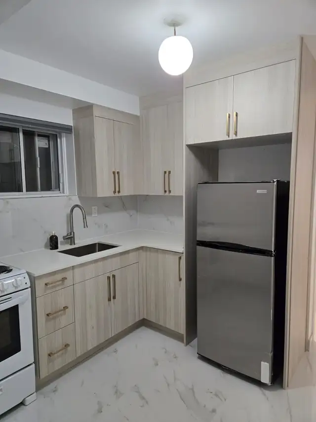 FULLY RENOVATED LUXURY BACHELOR – $1,700 / MONTH