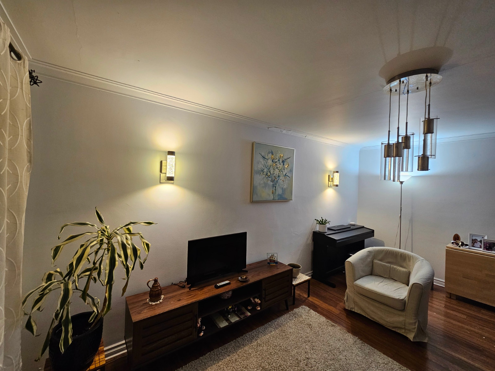 Cession de bail: 6 1/2, garage double, sous-sol, $1,968/mois — photo 1