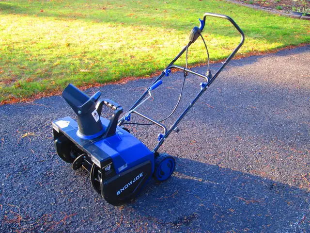 corded 22 inch 15 amp snow joe thrower for sale