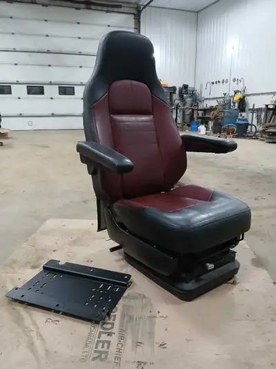 KNOEDLER Truck seat for sale. Low rider with heat and cool. Bought earlier this year for 3600. Used...