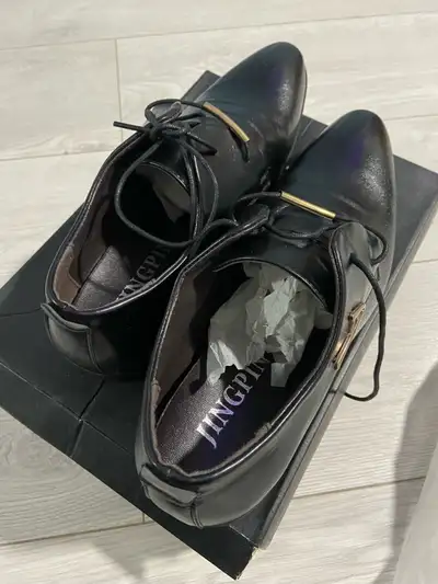 Men’s dress shoes size 10, View more