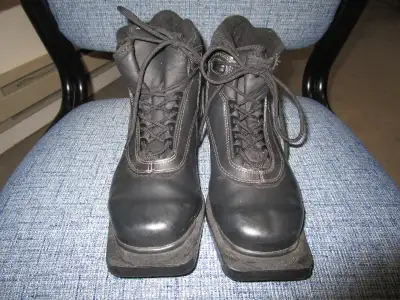 bottes de ski de fond  gr 8 ALPINA servi 1  fois !! !, View more